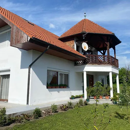 Juhasz Apartment Gyenesdias